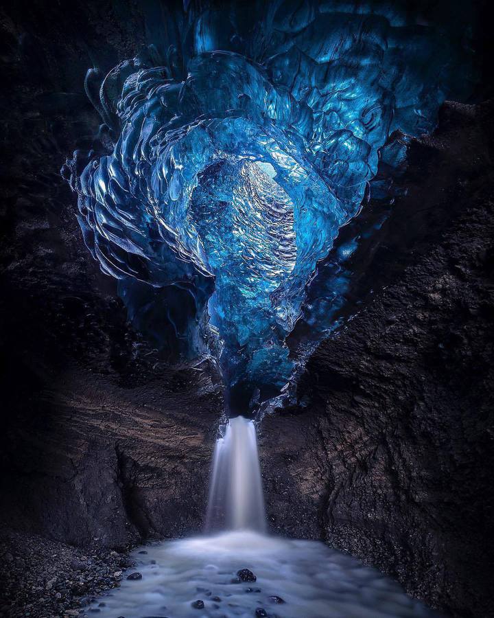 Водопад в пещера