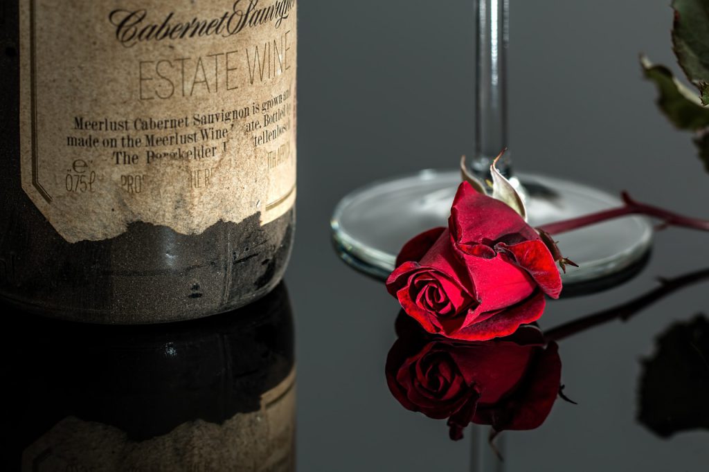 Червена роза и алкохол