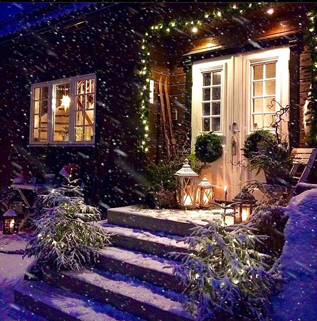 Коледна къща със сняг