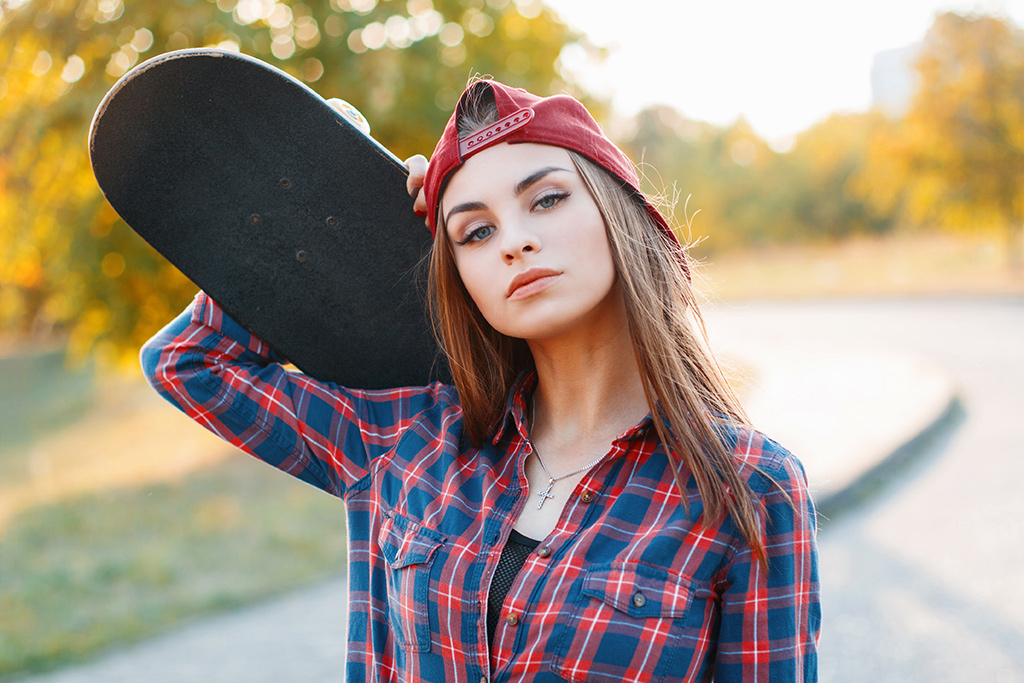 Момиче със скейтборд